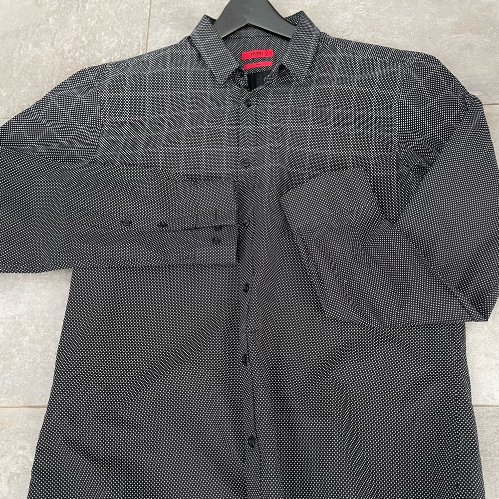 Hugo boss shirt size XXL slim fit ( fits like L)